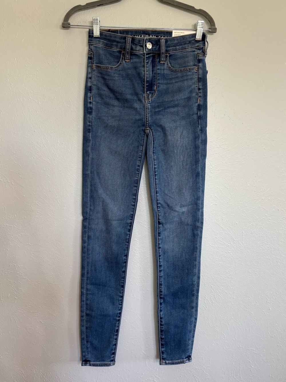 American Eagle Outfitters High-Rise Jegging Jeans in Medium Blue